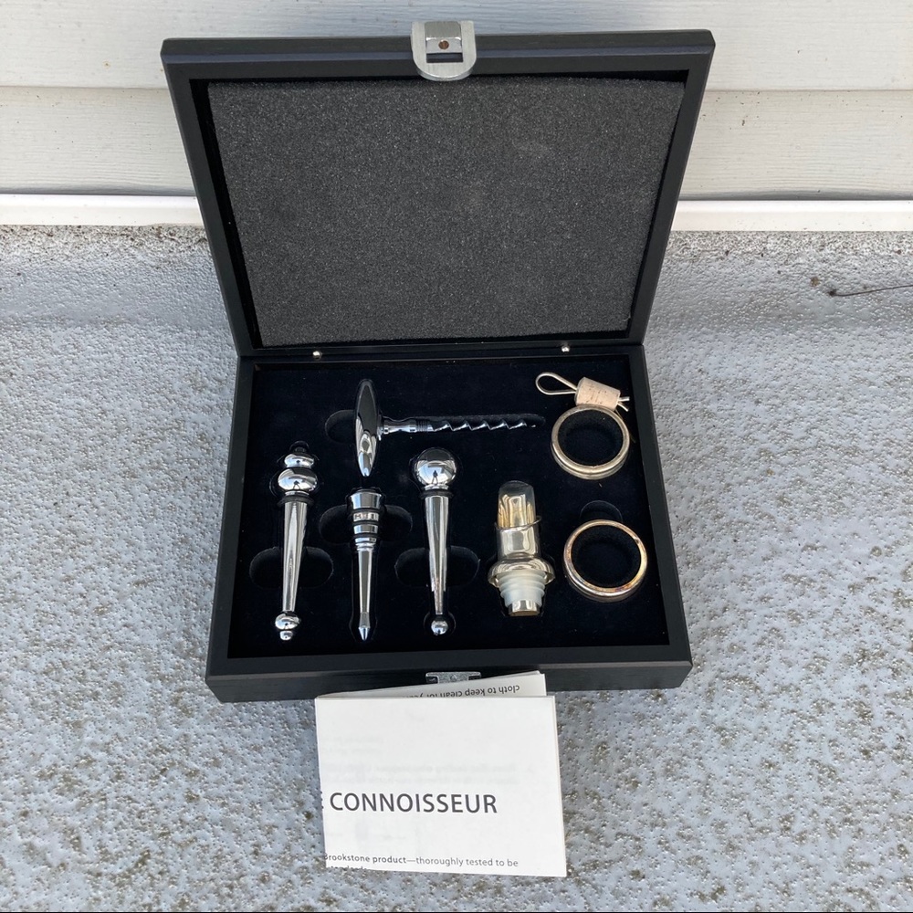 Brookstone 7-piece wine connoisseur accessories